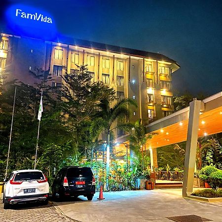 Famvida Hotel Lubuklinggau Esterno foto