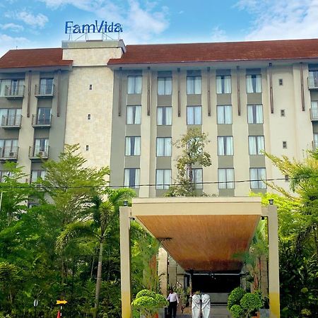 Famvida Hotel Lubuklinggau Esterno foto