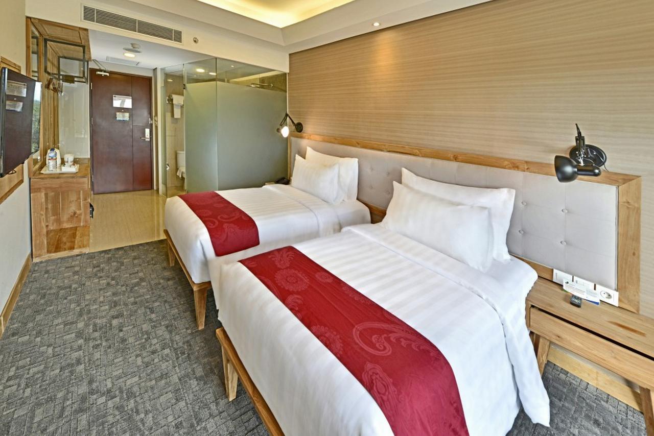 Famvida Hotel Lubuklinggau Esterno foto